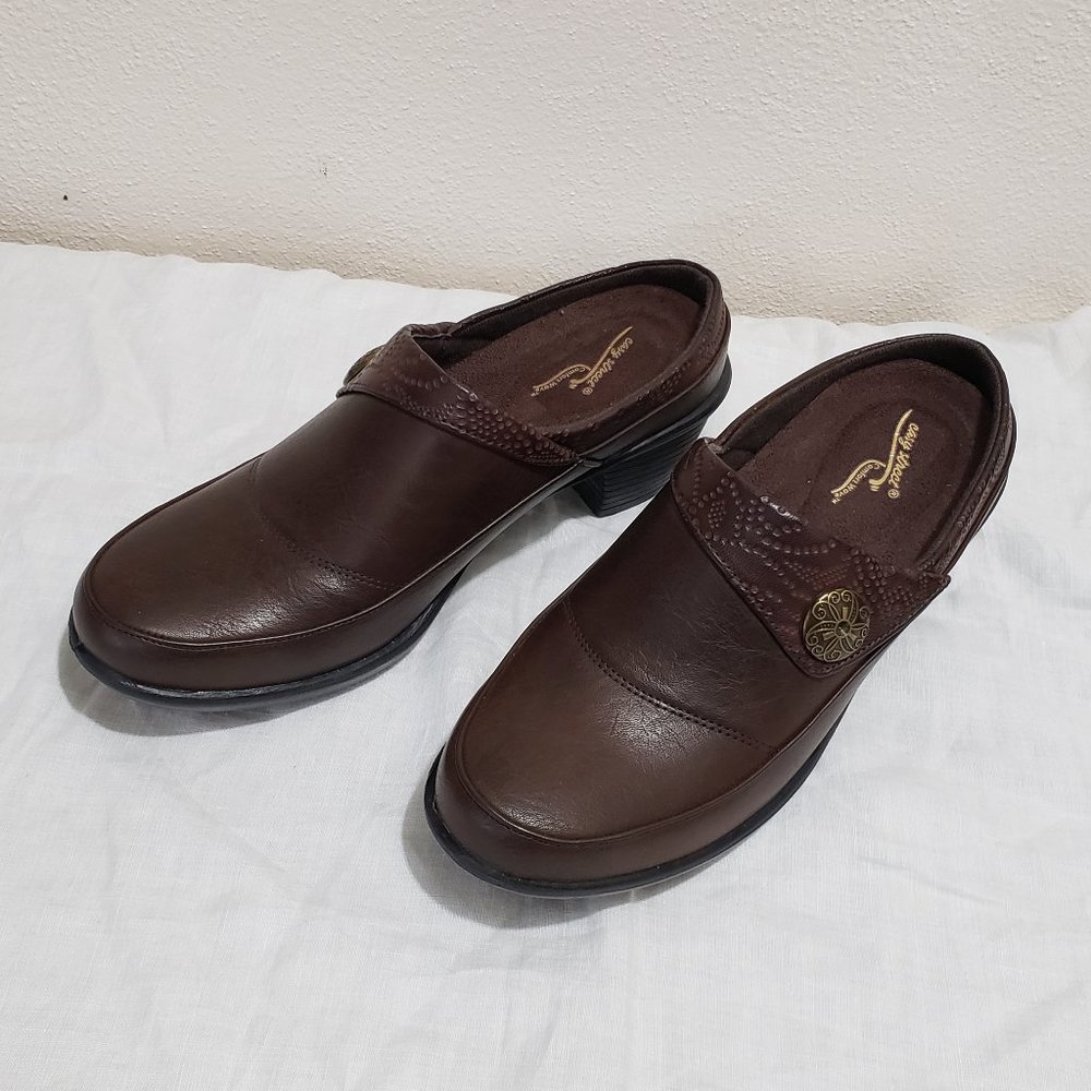 Easy Street Comfort Wave Mules Brown Size 6 Excellent Condition